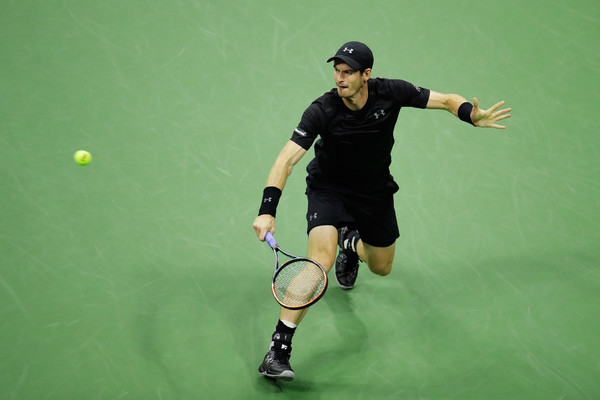 Murray trying to reach a ball (Andy Lyons/Getty Images)