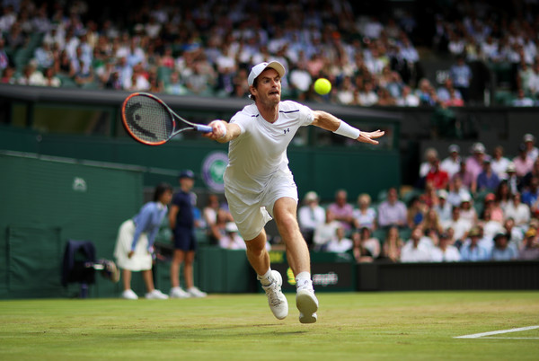 Murray returns the serve of Paire (Photo: Julian Finney/Getty Images Europe)