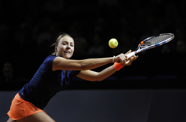 Anett Kontaveit lunges for a backhand during her quarterfinal match against Maria Sharapova at the 2017 Porsche Tennis Grand Prix. | Photo: Adam Pretty/Bongarts