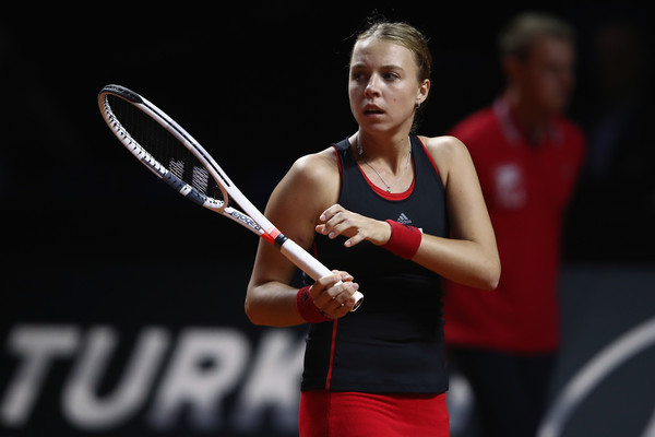 Anett Kontaveit was unable to put up a tough fight after a straining quarterfinal win over Pavlyuchenkova | Photo: Alex Grimm/Getty Images Europe