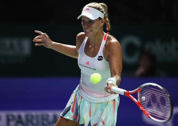 Angelique Kerber hits a forehand during her semifinal match against Agnieszka Radwanska at the 2016 BNP Paribas WTA Finals Singapore presented by SC Global. | Photo: Julian Finney/Getty Images