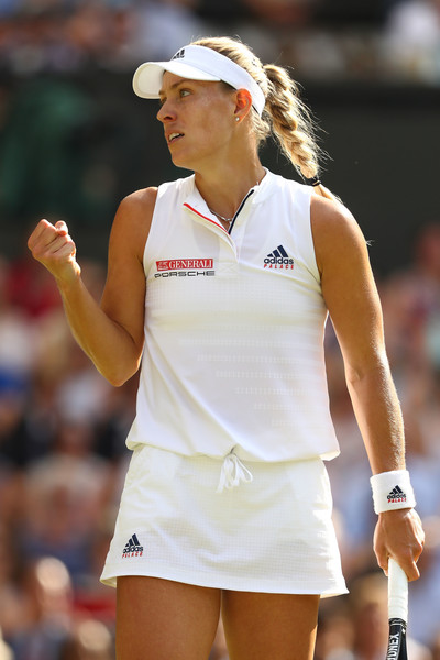 Angelique Kerber celebrates winning the opening set 6-3 | Photo: Michael Steele/Getty Images Europe