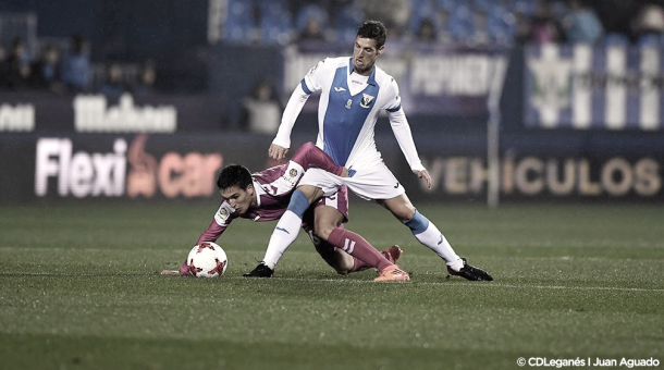Rubén Pérez zafándose de un contrario \ Fuente: CD Leganés