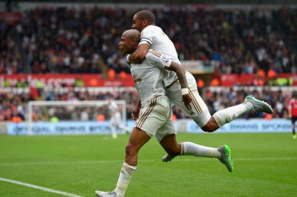 Ayew y Williams celebran el tanto del francés al United. Foto: ESPN