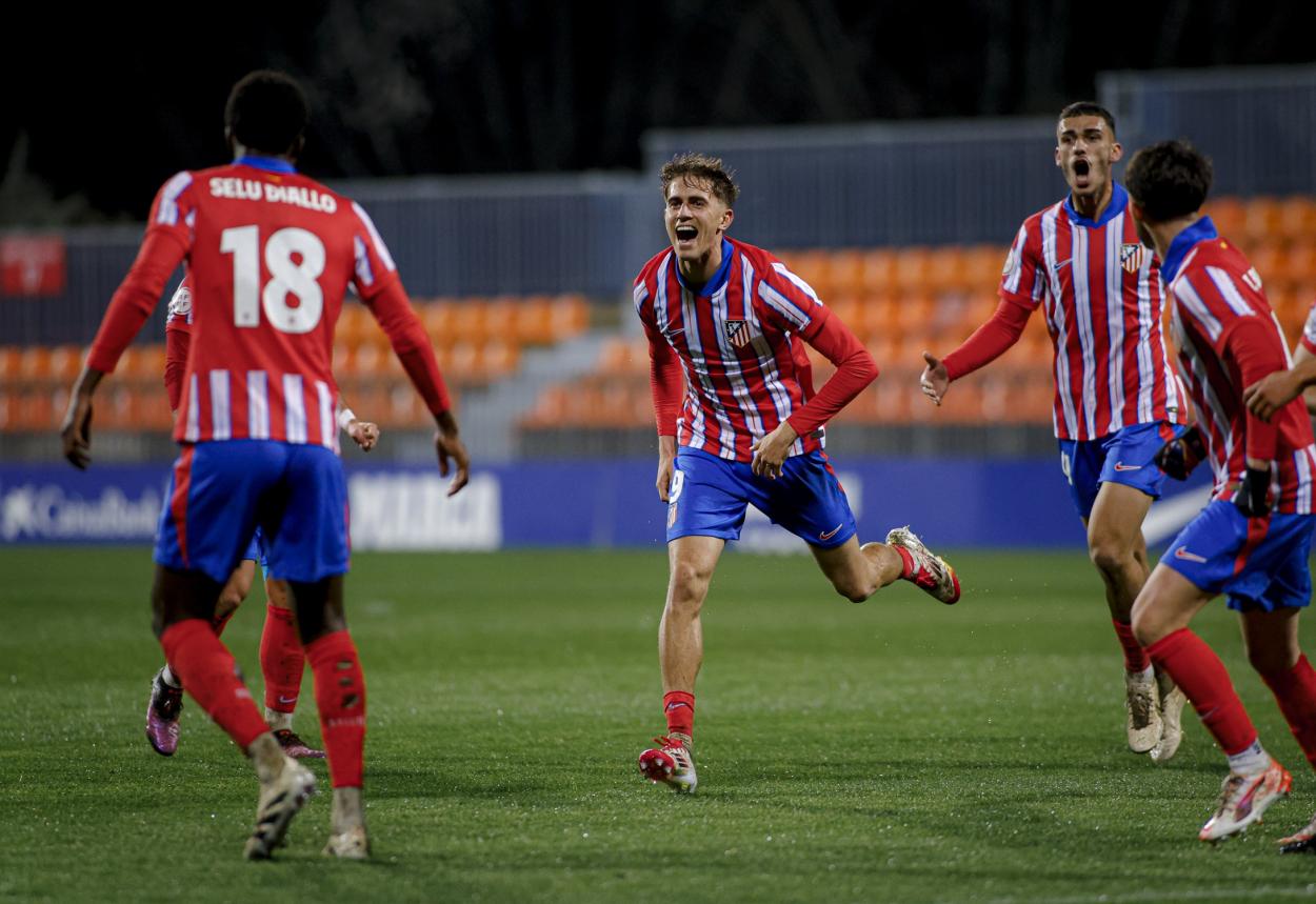 Adrián Niño celebra su gol frente al Real Murcia. Foto: AtletiAcademia en X