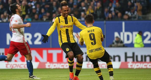 Aubameyang celebra uno de sus goles con Emre Mor | Foto: Borussia Dortmund