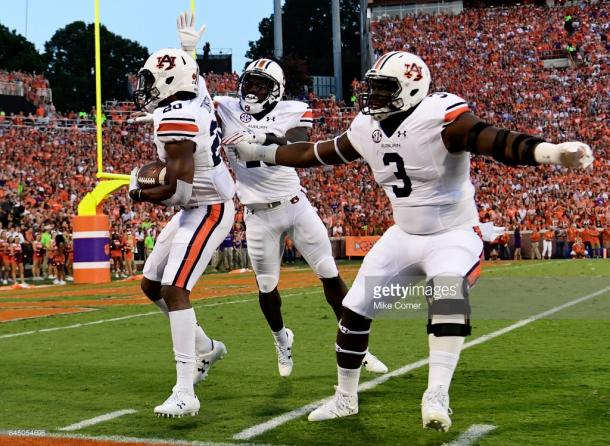 Auburn sophomore Marlon Davidson (3) celebrates with his teammates during the Clemson game.