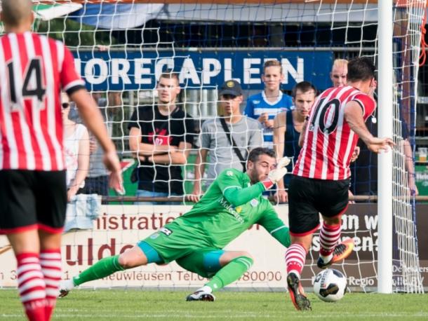 Austin scores the first goal of the game early in the first half. Photo source:Destentor