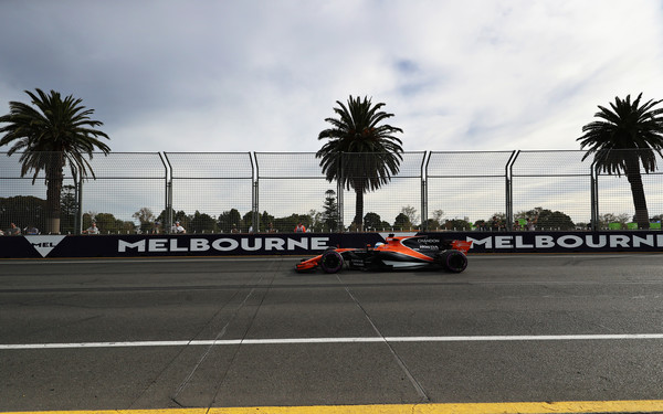 Alonso con el MCL-32 hoy en Melbourne. Fuente: Mark Thompson/Getty Images