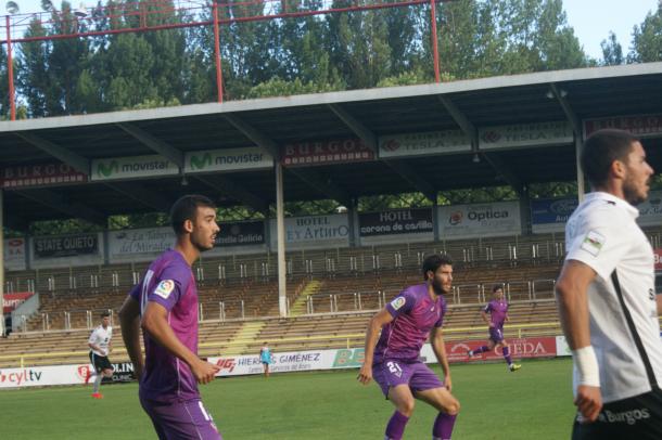 Fofo, autor del primer gol del Mirandés en Burgos, y Néstor Salinas. | Foto: VAVEL