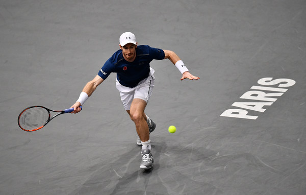 Murray reaches for the ball (Photo by Dan Mullan/Getty Images)