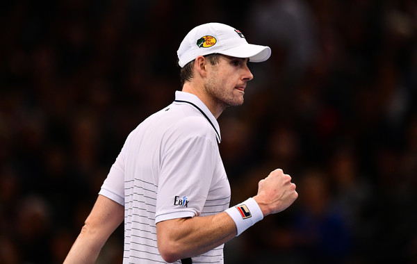 Isner celebrates taking the second set (Photo by Dan Mullan/Getty Images)