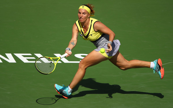 Svetlana Kuznetsova reaches out for a shot | Photo: Clive Brunskill/Getty Images North America