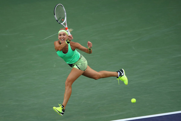 Elena Vesnina reaches out for a forehand | Photo: Clive Brunskill/Getty Images North America