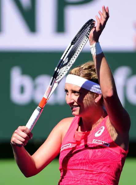 Timea Bacsinszky applauds the supportive crowd | Photo: Harry How/Getty Images North America