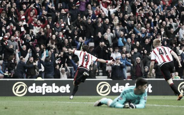 Fabio Borini celebrates his goal in Chelsea's 3-2 defeat to Sunderland | Photo: The Mirror