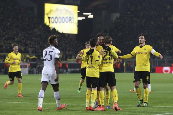 Dortmund celebrate Aubameyang's opening goal. | Image source: BVB