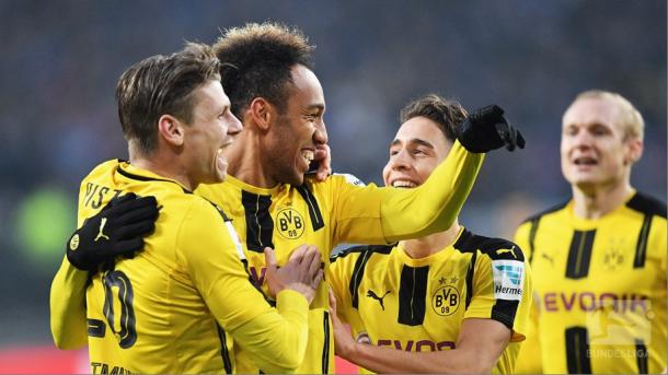 Borussia Dortmund celebrate scoring against Hamburger SV. | Image credit: Bundesliga.de Twitter