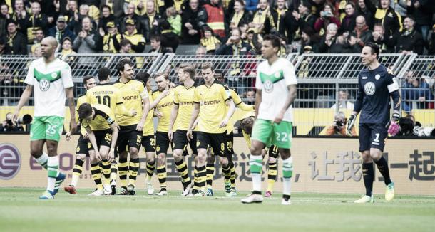 Los jugadores visitantes celebran uno de los 5 goles que le marcaron al Wolfsburgo la pasada campaña. Foto: Borussia Dortmund