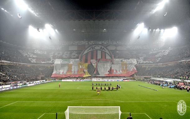 Tifo hecho en el derbi de Milán en honor a Silvio Berlusconi. / Imagen web oficial AC Milán.