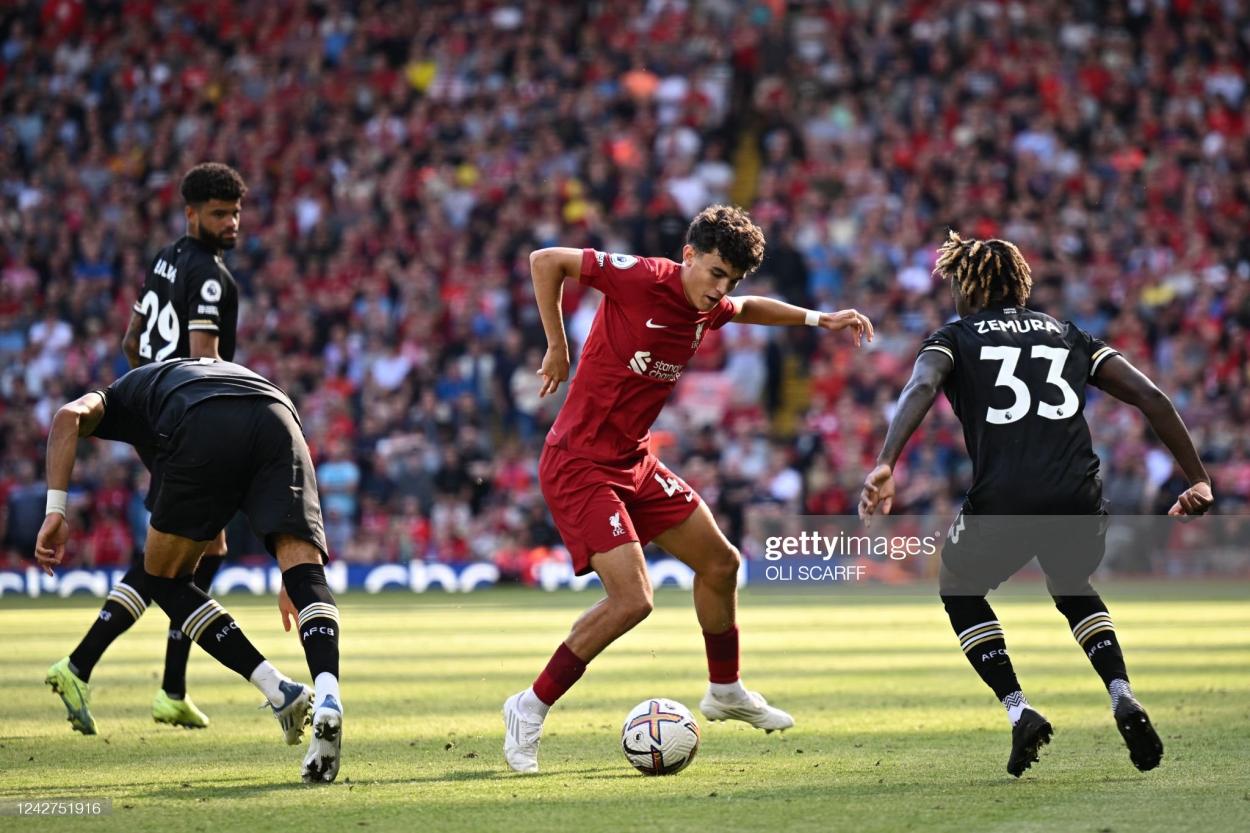 Stefan Bajcetic en su debut en la Premier League ante Bournemouth. Fuente: Getty Images.