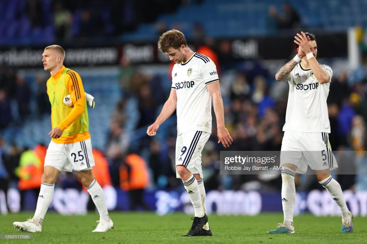 A dejected Patrick Bamford and Leeds United walk off after their draw with Leicester - (Photo by Robbie Jay Barratt - AMA/Getty Images)