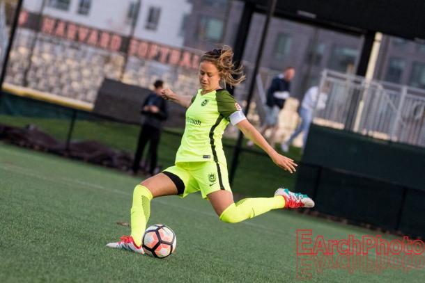 Lauren Barnes re-signed with Seattle, the only club she has played for in the NWSL | Source: E. Sbrana - EarchPhoto