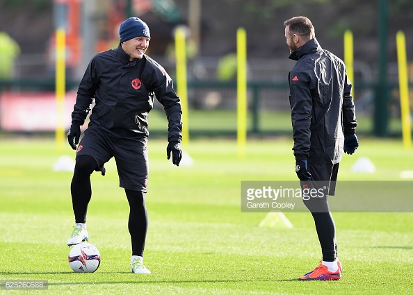 Above: The German in training with Wayne Rooney at Carrington | Photo: GettyImages/ Gareth Copley