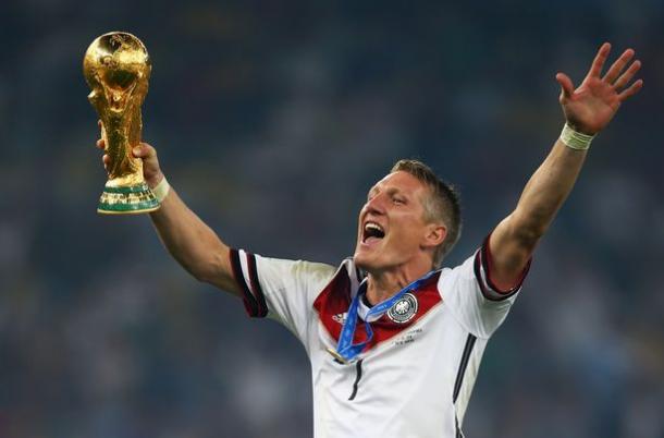 Schweinsteiger con la Copa del Mundo. Foto: Daily Mirror
