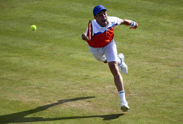 Roberto Bautista Agut lunges for a shot during his quarterfinal defeat. Photo: Jordan Mansfield/Getty Images