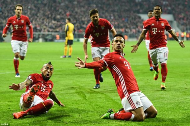 L'esultanza collettiva del Bayern contro l'Arsenal | Foto: EPA