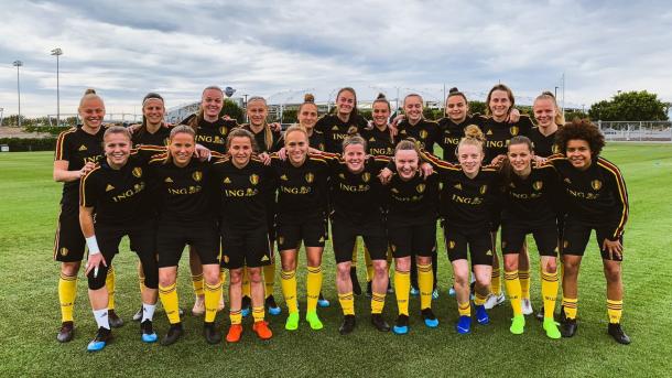 The Belgium WNT poses while training in California. | Photo: @BelRedFlames