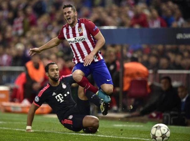 Saul is hauled down recklessly by Benatia | Photo: The Guardian