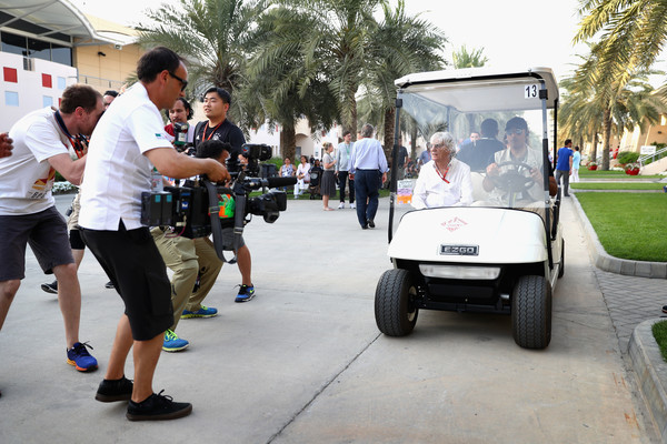 Ecclestone llegando por primera vez al paddock en 2017 en Bahréin. Fuente: Getty Images