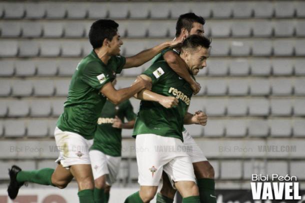 Bicho celebrando un gol con sus compañeros. Foto: Bibi Peón (Vavel).