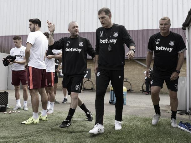 Above: Chris Woods and Julian Dicks in deep conversation with West Ham United manager Slaven Bilic | Photo:whufc.com