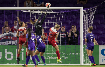 Aubrey Bledsoe makes a save against Zadorsky's Spirit during the 2017 NWSL season. | Photo: Joe Petro - Icon Sportswire via Getty Images