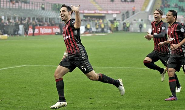 Pie de foto> Bonaventur celebrando su decisivo gol frente al Pescara. | Foto: AC Milan