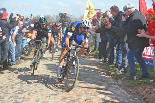 Stannard and Boonen closed the gap to Vanmarcke on Carrefour de L'Arbre / RoadCycling