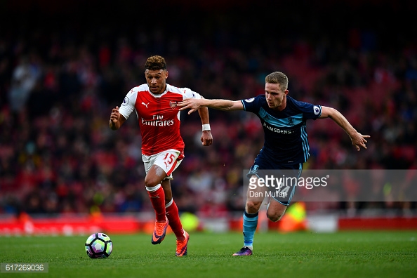 Adam Forshaw battles with Arsenal's Oxlade-Chamberlain during the side's draw in October | Photo: Getty Images / Dan Mullan