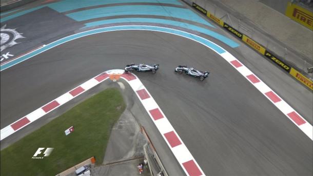 Bottas e Hamilton brigaram pela ponta no fim (Foto: Divulgação/F1)