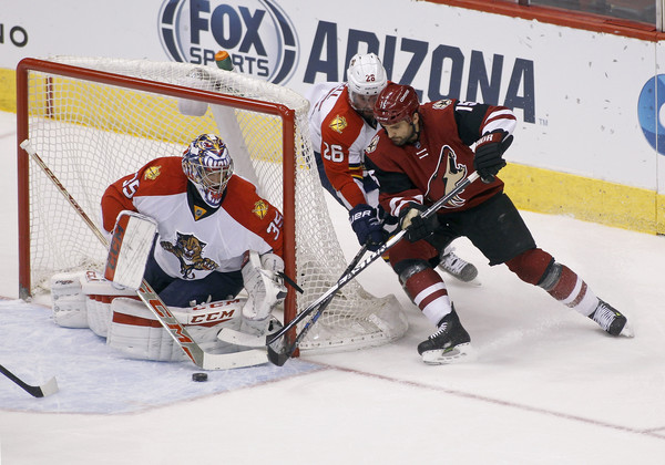 Boyd Gordon #15 of the Arizona Coyotes tries to backhand the puck past goaltender Al Montoya #35 of the Florida Panthers as Teddy Purcell #26 of the Panthers defends during the first period at Gila River Arena on March 5, 2016 in Glendale, Arizona. (March 4, 2016 - Source: Ralph Freso/Getty Images North America)