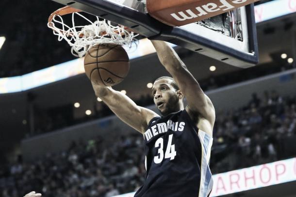 Brandan Wrigth, el jugador interior que se va a los Rockets. Foto: sbnation