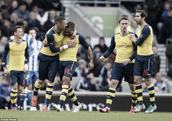 Los jugadores del Arsenal celebran un gol en el partido que les enfrentó a los Seagulls en 2014 | Foto: Getty Images