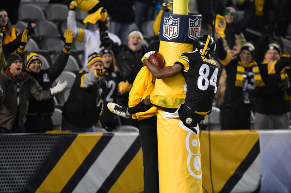 Antonio Brown celebrates a touchdown against the Indianapolis Colts