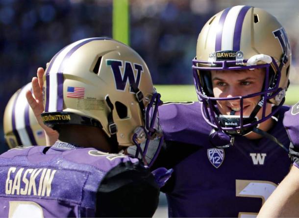 Myles Gaskin (left) and Jake Browning (right) lead the Washington Huskies offense | Source: Elaine Thompson - AP