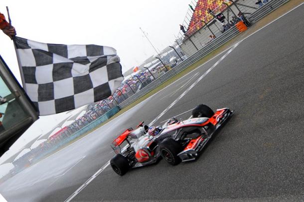 Em 2010, Jenson Button venceu a única das seis provas que liderou na China (Foto: AFP)