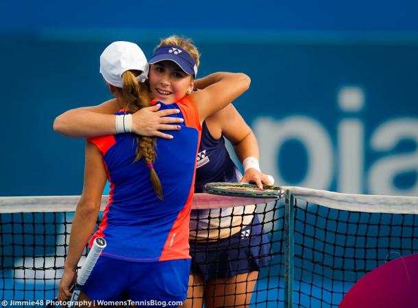 Bencic and Putintseva share a hug after the Swiss' retirement | Photo: Jimmie48 Tennis Photography