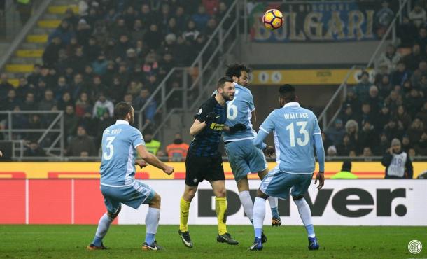 Brozovic remata a portería en lo que sería el 1-2 | Foto: Inter