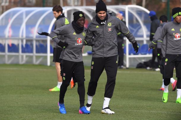 Kanté e Costa in allenamento. | Fonte: twitter.com/ChelseaFC